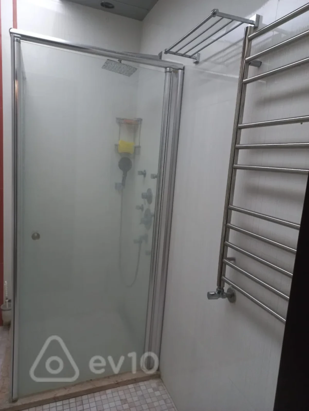 Kirayə verilir 3 otaqlı yeni tikili 170 m²