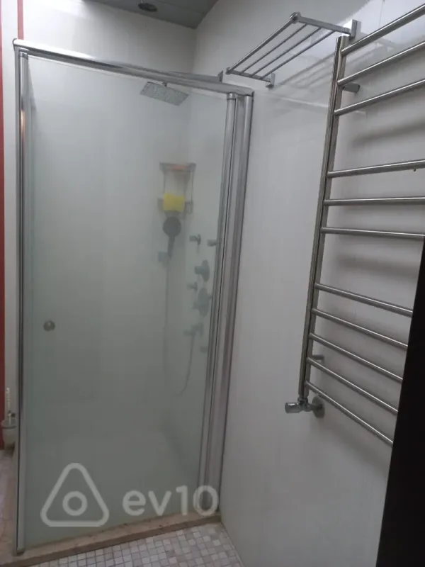 Kirayə verilir 3 otaqlı yeni tikili 170 m²