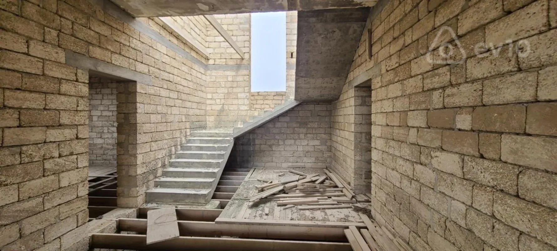 Satılır 7 otaqlı həyət evi 320 m²