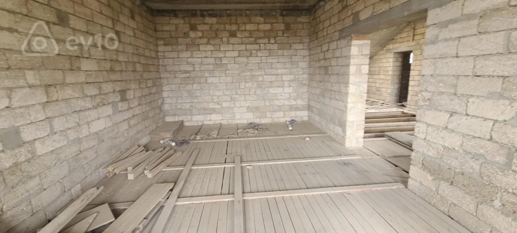 Satılır 7 otaqlı həyət evi 320 m²