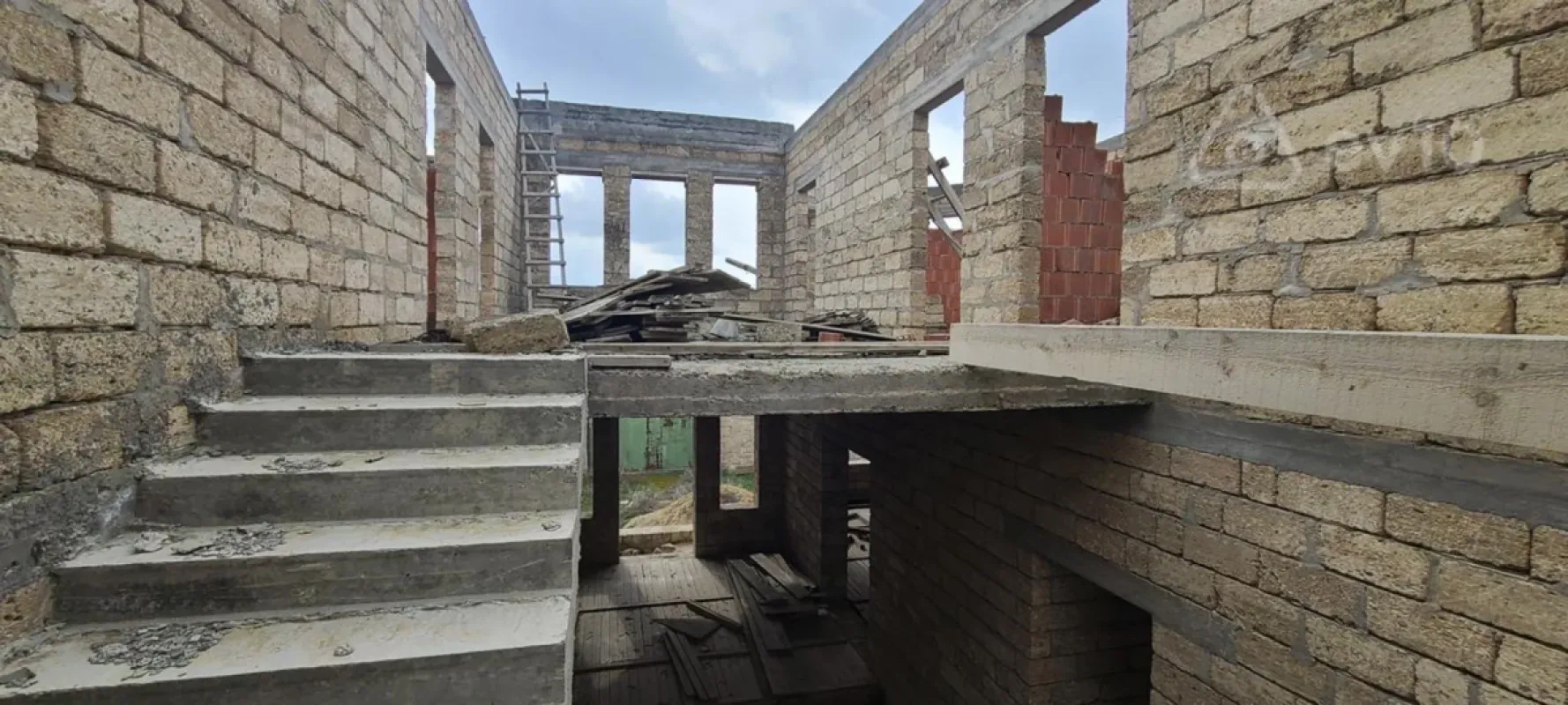 Satılır 7 otaqlı həyət evi 320 m²