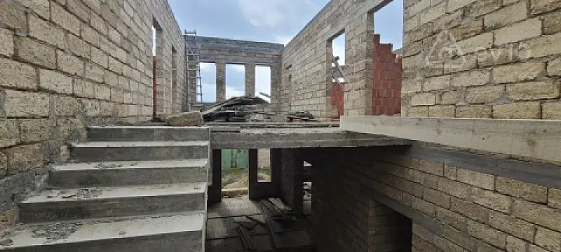 Satılır 7 otaqlı həyət evi 320 m²