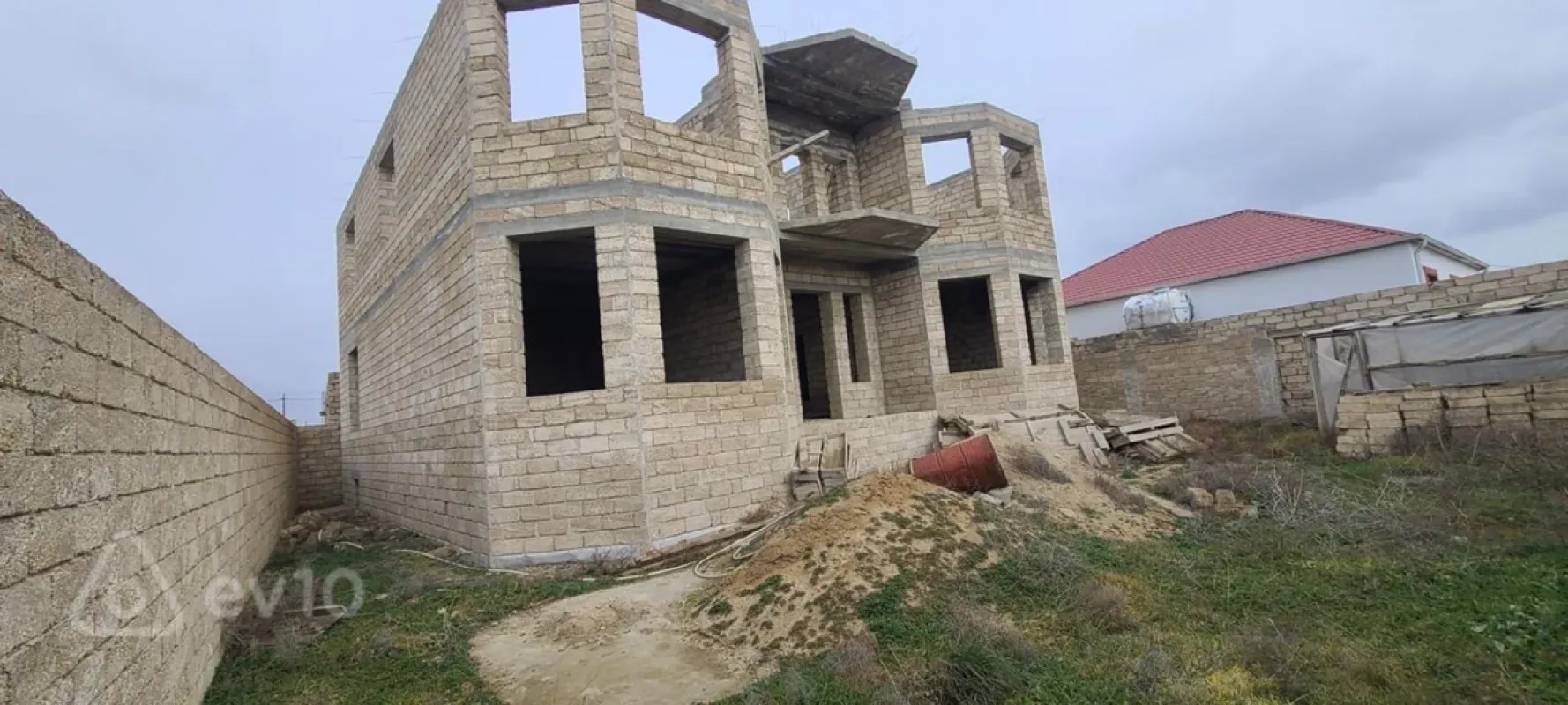 Satılır 7 otaqlı həyət evi 320 m²