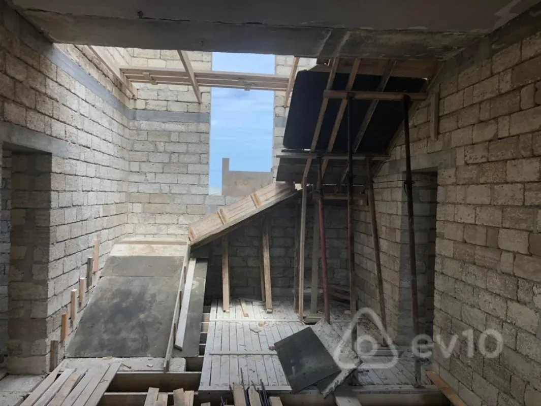 Satılır 7 otaqlı həyət evi 320 m²