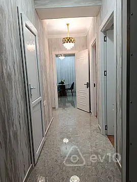 Kirayə verilir 2 otaqlı yeni tikili 75 m²