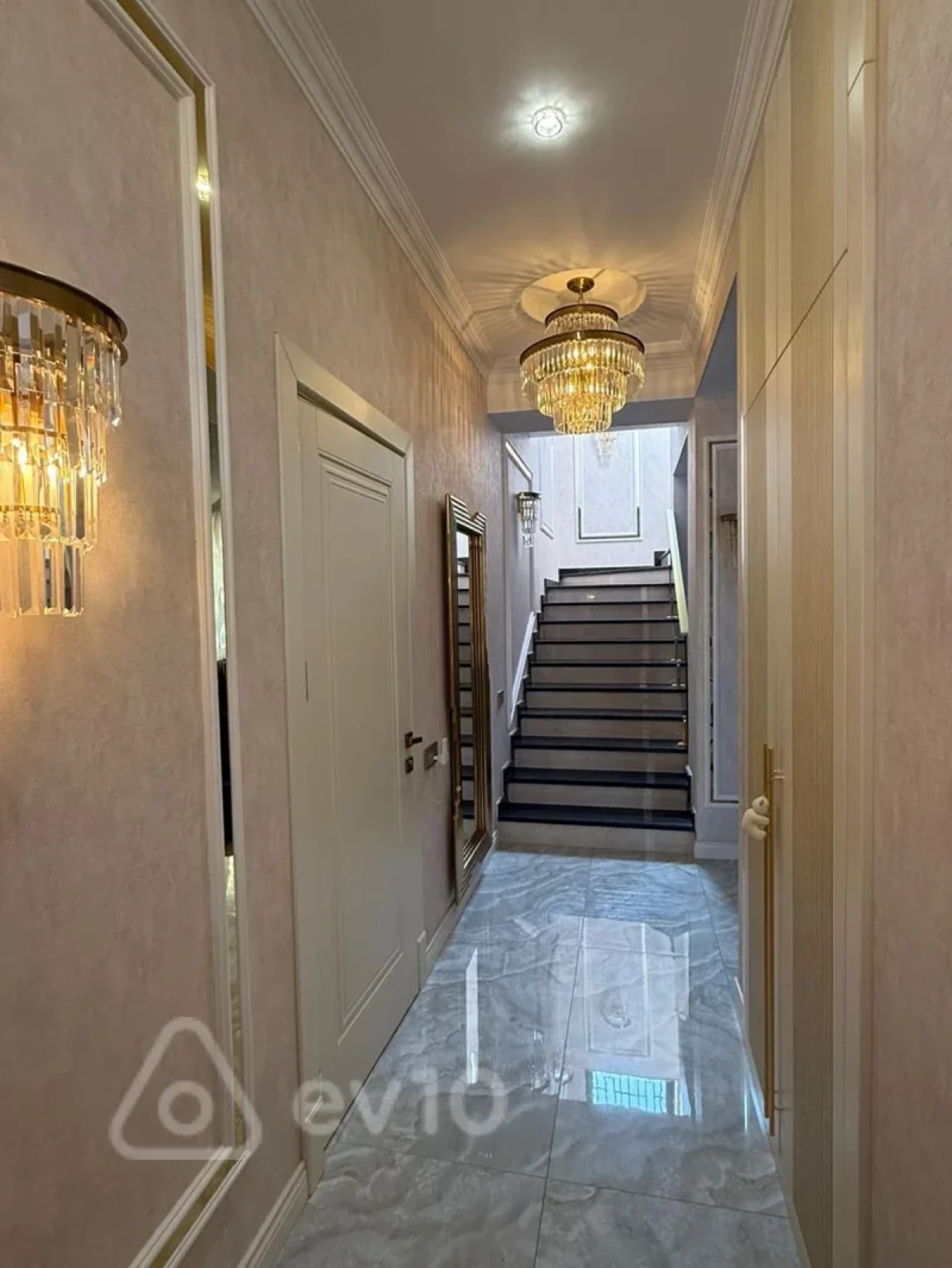 Satılır 4 otaqlı həyət evi 300 m²