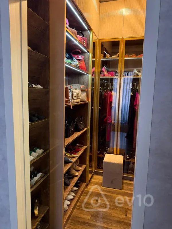 Satılır 4 otaqlı həyət evi 300 m²