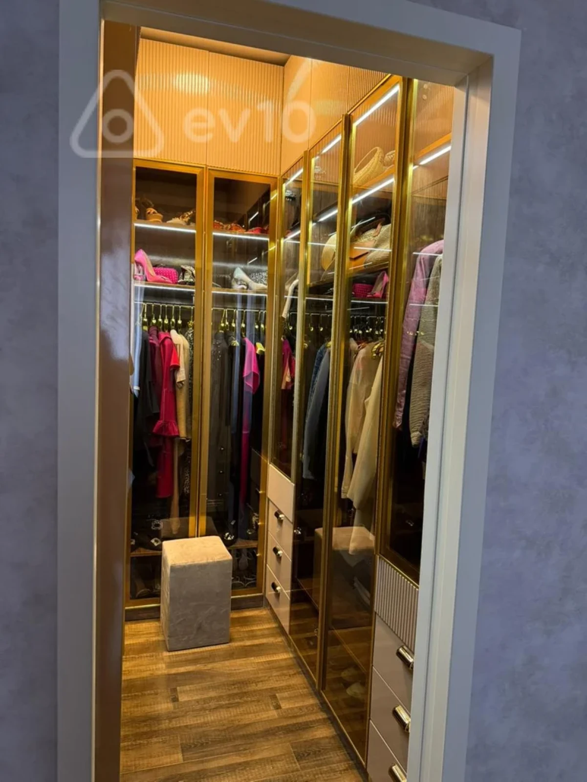 Satılır 4 otaqlı həyət evi 300 m²