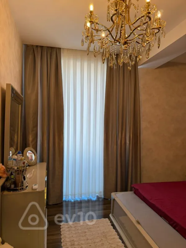 Satılır 4 otaqlı həyət evi 300 m²