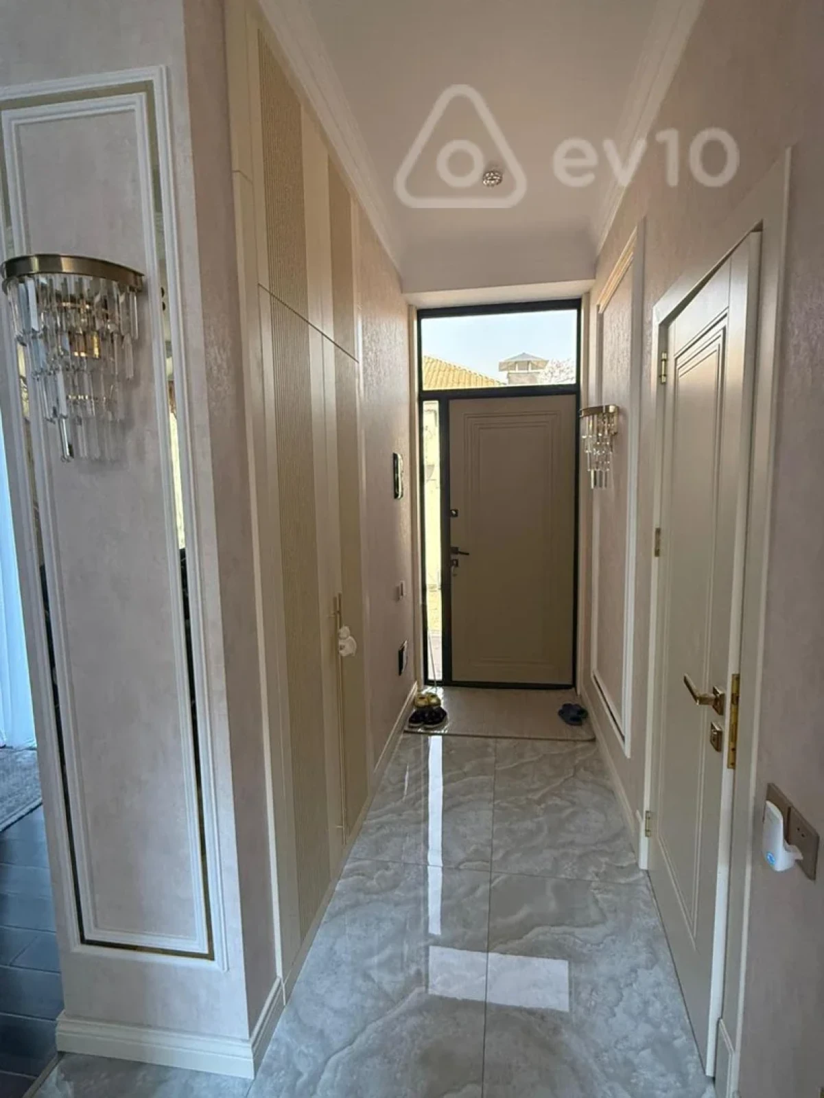 Satılır 4 otaqlı həyət evi 300 m²