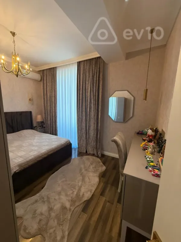 Satılır 4 otaqlı həyət evi 300 m²