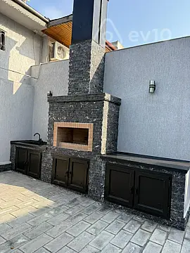 Satılır 4 otaqlı həyət evi 300 m²