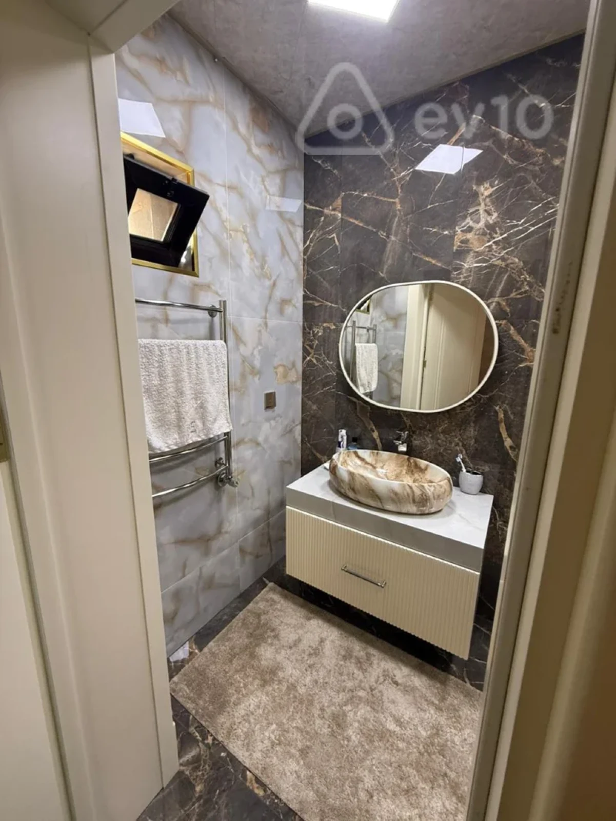 Satılır 4 otaqlı həyət evi 300 m²