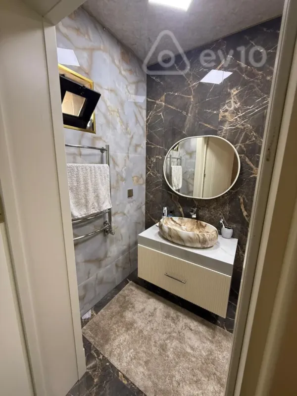 Satılır 4 otaqlı həyət evi 300 m²