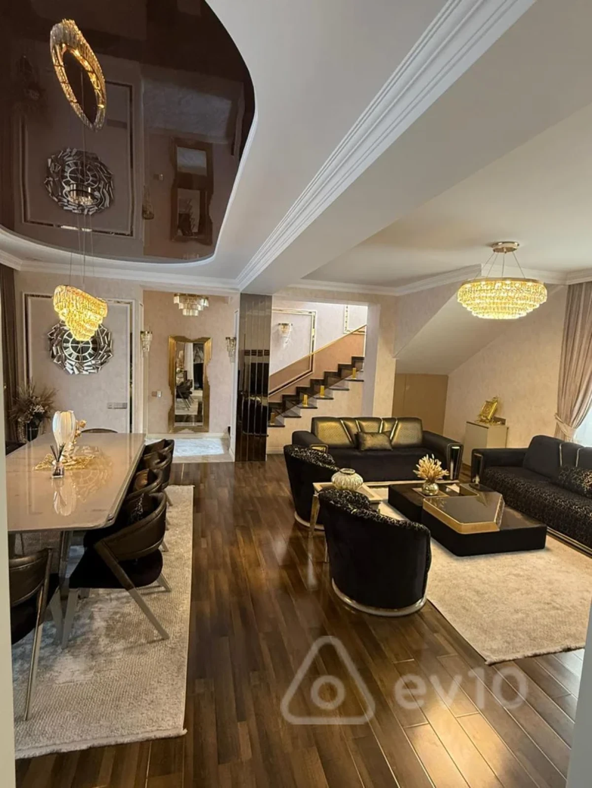 Satılır 4 otaqlı həyət evi 300 m²