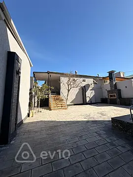 Satılır 4 otaqlı həyət evi 300 m²