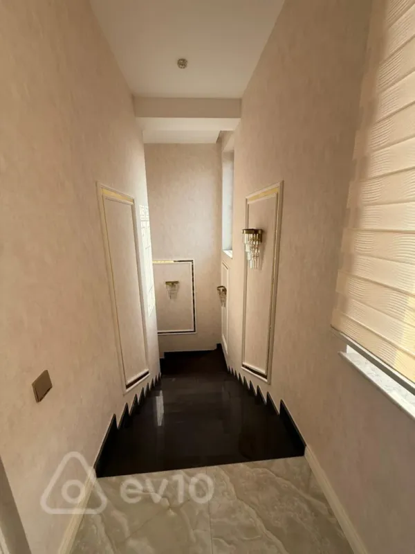 Satılır 4 otaqlı həyət evi 300 m²