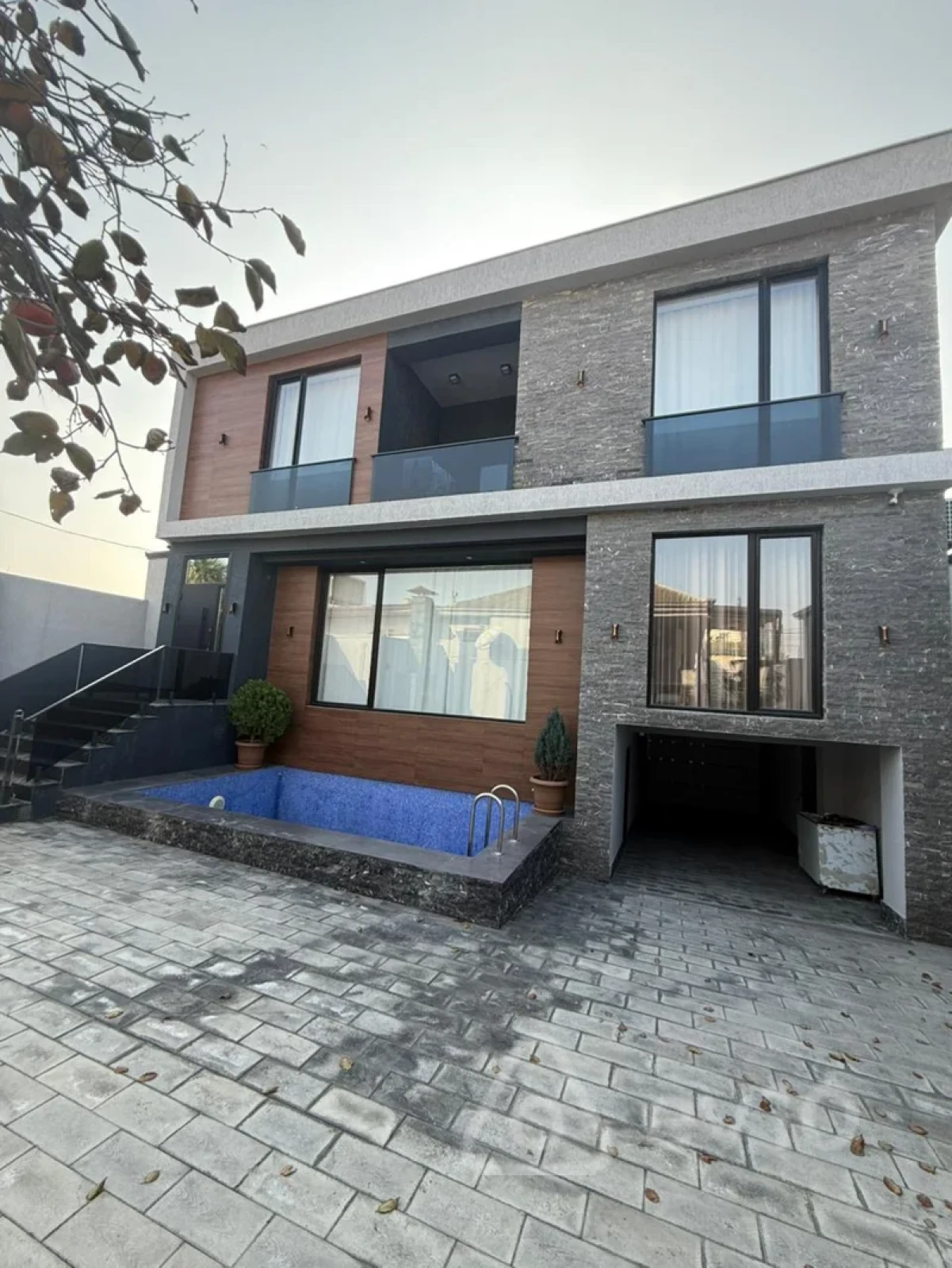 Satılır 4 otaqlı həyət evi 300 m²