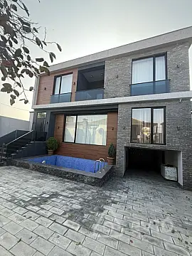 Satılır 4 otaqlı həyət evi 300 m²