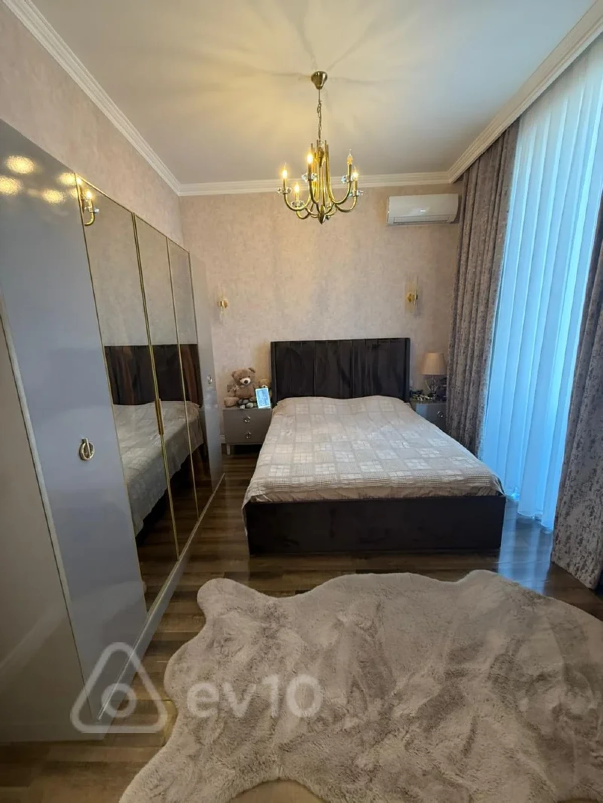 Satılır 4 otaqlı həyət evi 300 m²
