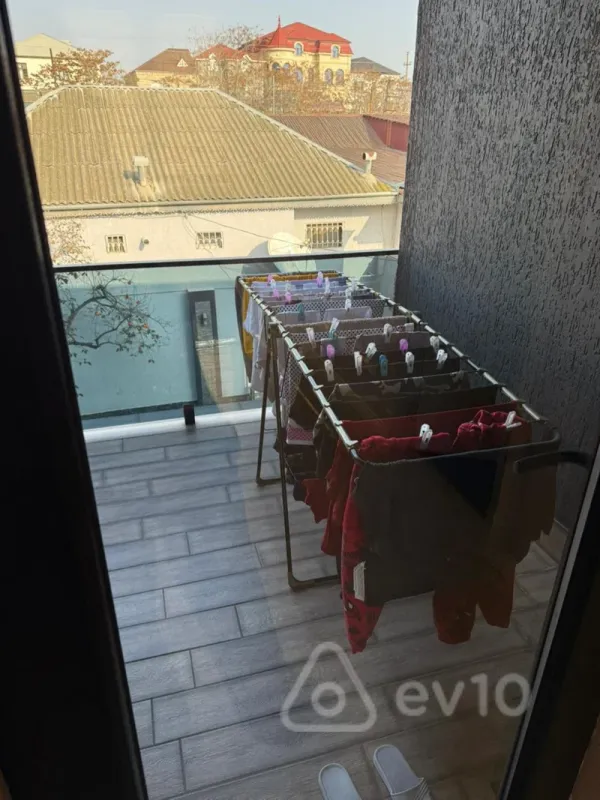 Satılır 4 otaqlı həyət evi 300 m²