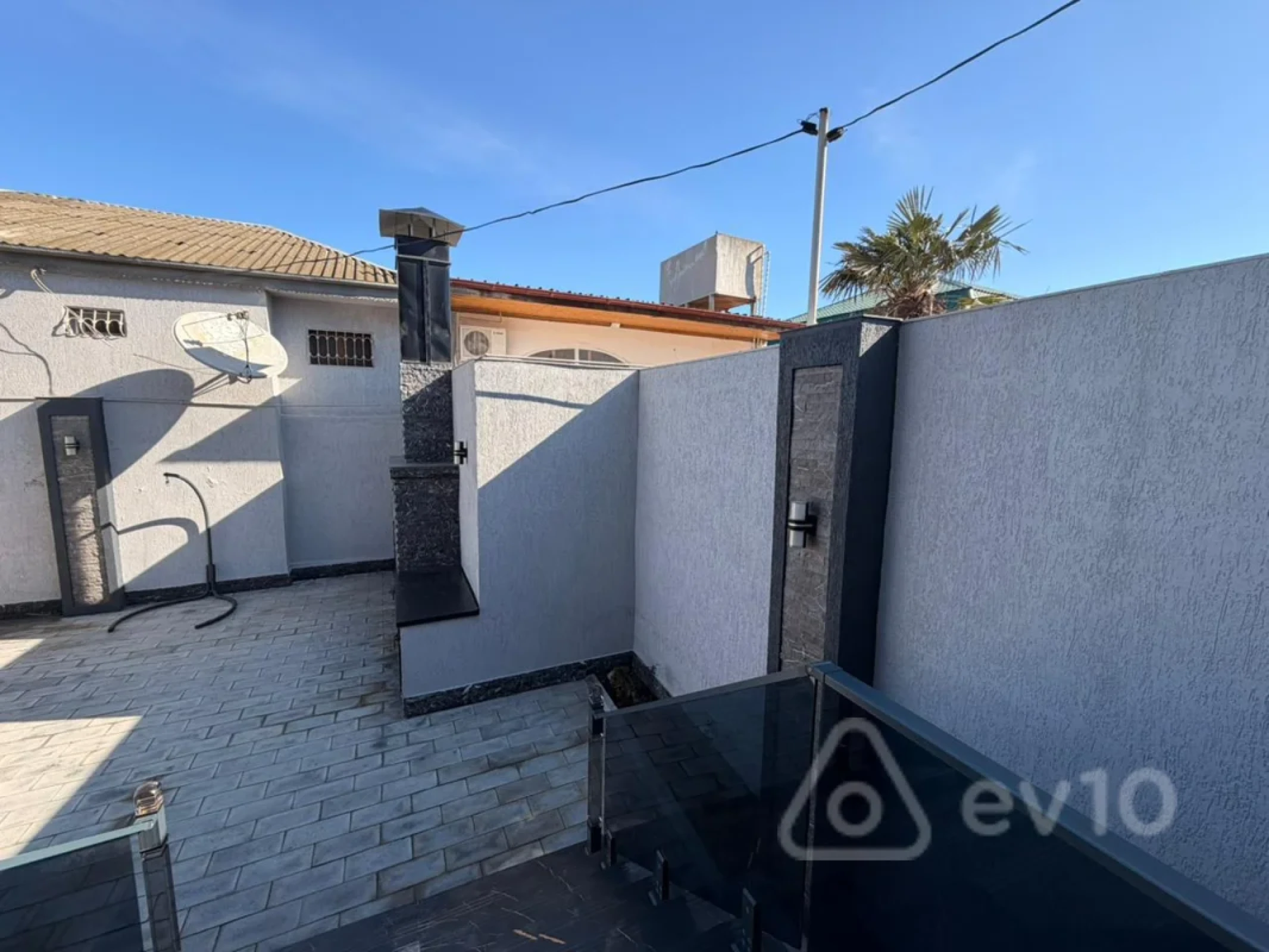 Satılır 4 otaqlı həyət evi 300 m²