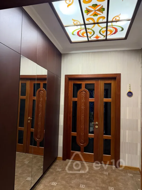 Kirayə verilir 3 otaqlı yeni tikili 160 m²