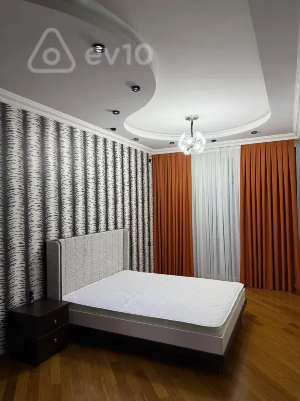 Kirayə verilir 3 otaqlı yeni tikili 160 m²