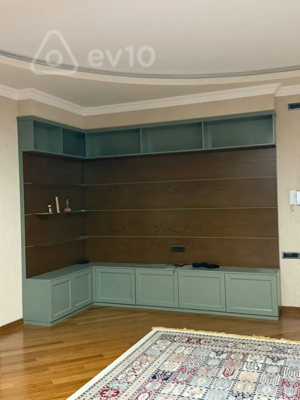Kirayə verilir 3 otaqlı yeni tikili 160 m²
