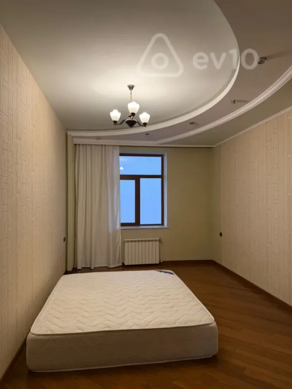 Kirayə verilir 3 otaqlı yeni tikili 160 m²