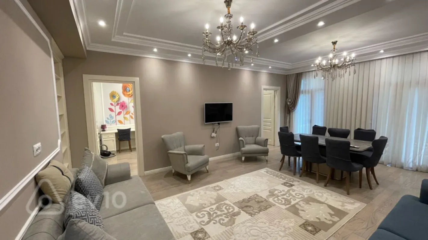 Satılır 4 otaqlı yeni tikili 140 m²