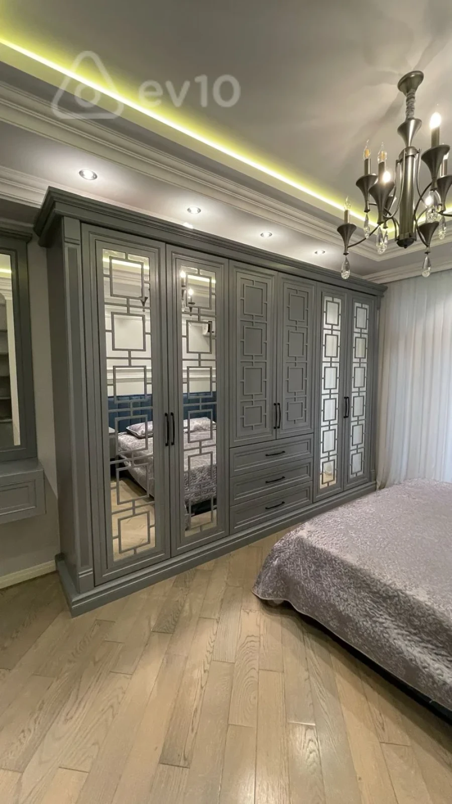 Satılır 4 otaqlı yeni tikili 140 m²