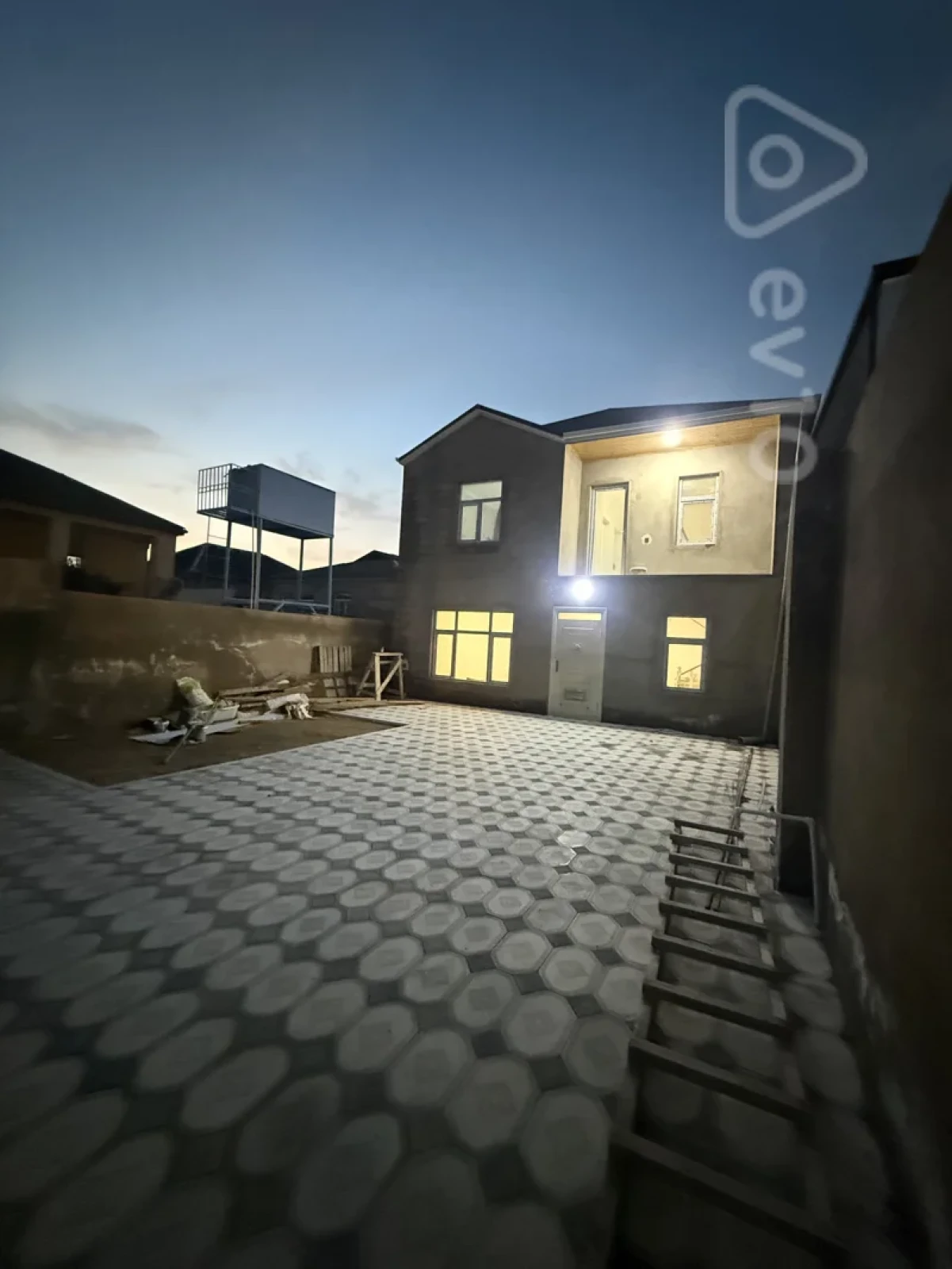 Satılır 4 otaqlı həyət evi 185 m²