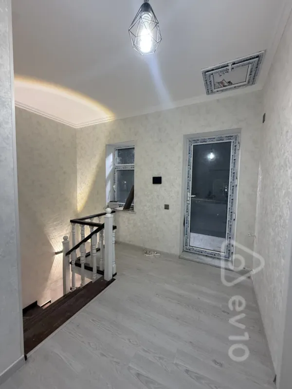 Satılır 4 otaqlı həyət evi 185 m²