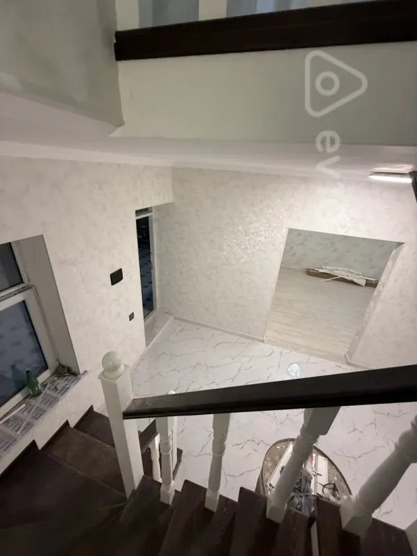 Satılır 4 otaqlı həyət evi 185 m²