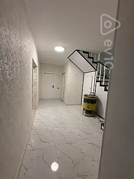 Satılır 4 otaqlı həyət evi 185 m²