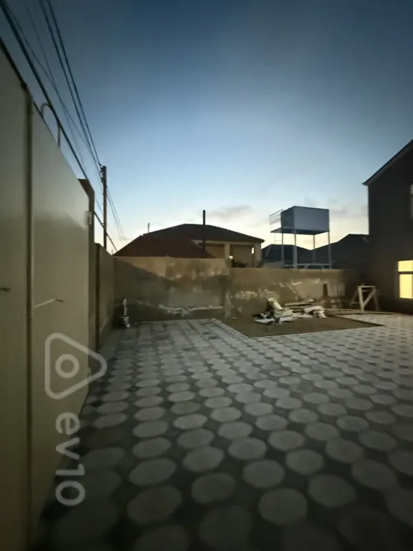 Satılır 4 otaqlı həyət evi 185 m²