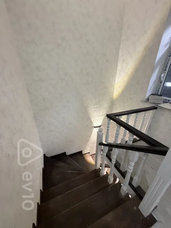 Satılır 4 otaqlı həyət evi 185 m²