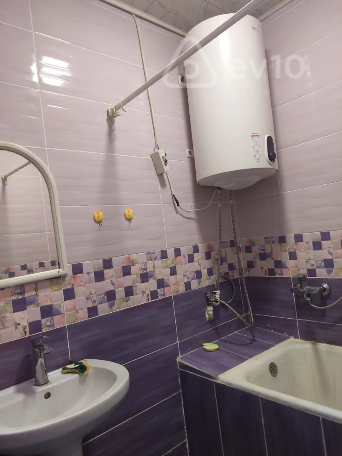 Kirayə verilir 2 otaqlı köhnə tikili 45 m²