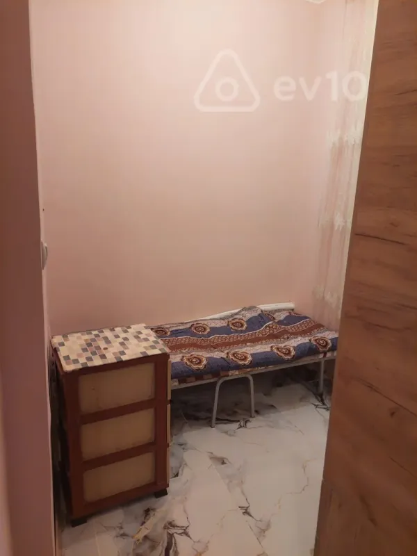 Kirayə verilir 2 otaqlı köhnə tikili 45 m²