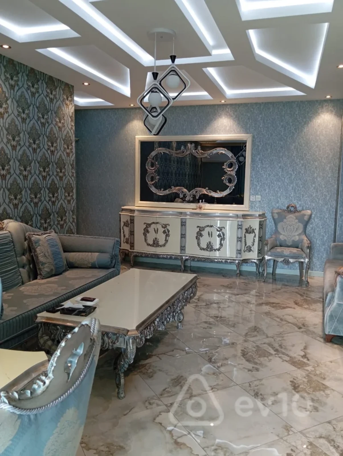 Kirayə verilir 3 otaqlı yeni tikili 150 m²