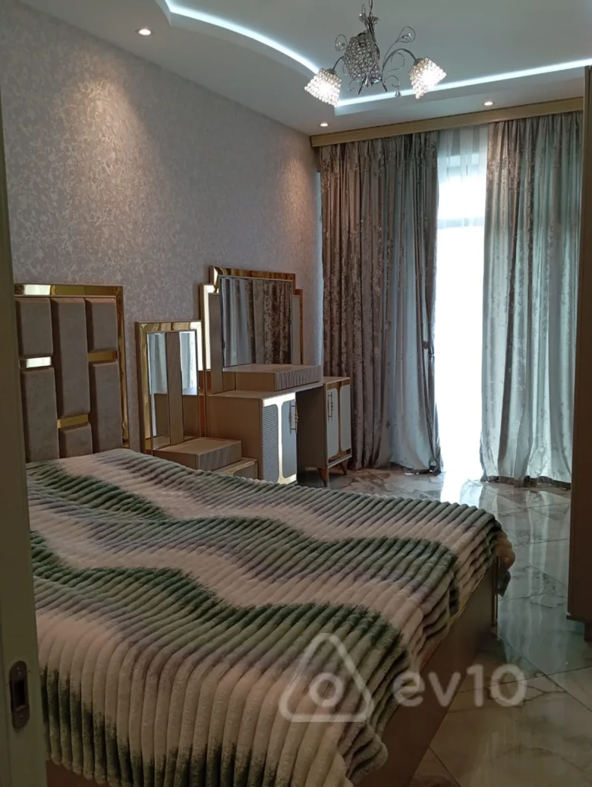 Kirayə verilir 3 otaqlı yeni tikili 150 m²