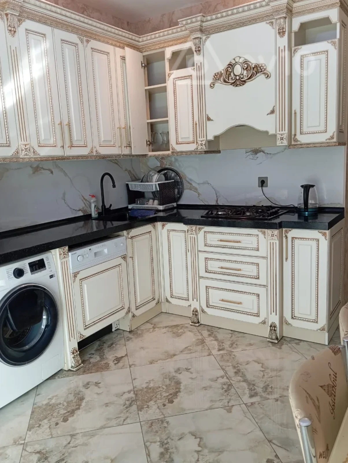 Kirayə verilir 3 otaqlı yeni tikili 150 m²