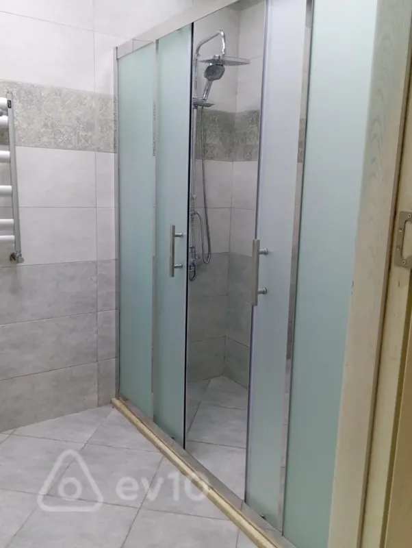 Kirayə verilir 3 otaqlı yeni tikili 150 m²