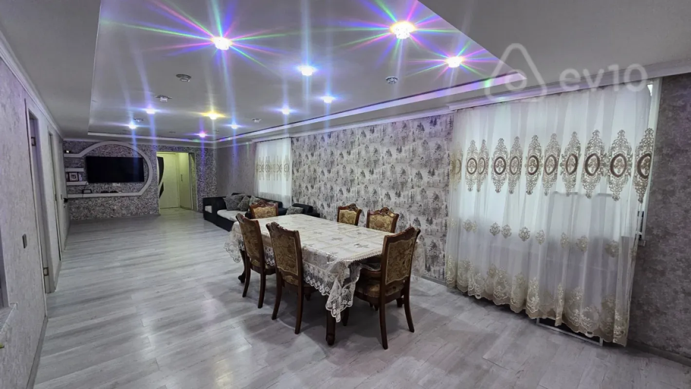 Satılır 7 otaqlı həyət evi 270 m²