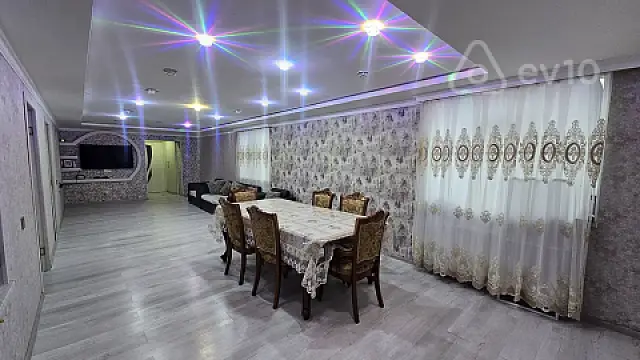 Satılır 7 otaqlı həyət evi 270 m²