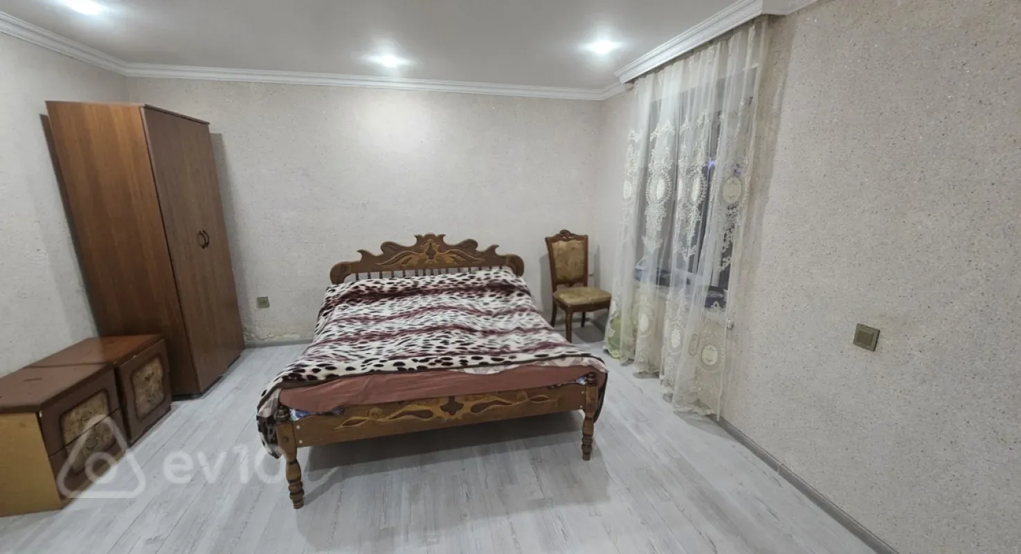 Satılır 7 otaqlı həyət evi 270 m²