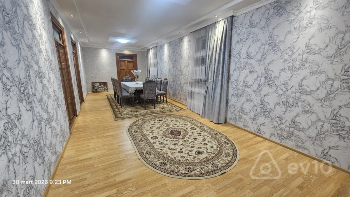 Satılır 7 otaqlı həyət evi 270 m²