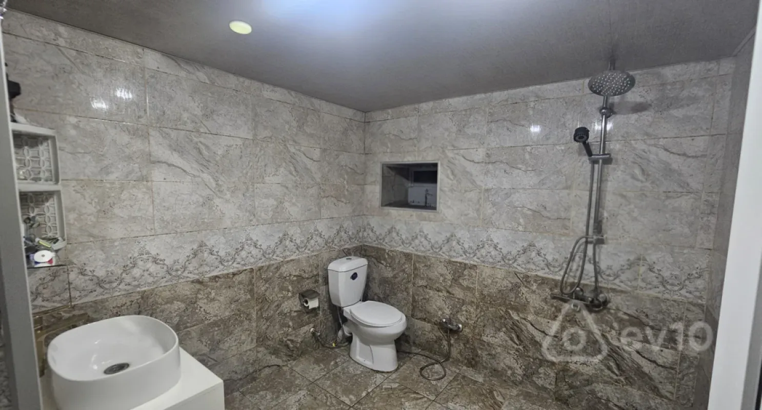 Satılır 7 otaqlı həyət evi 270 m²