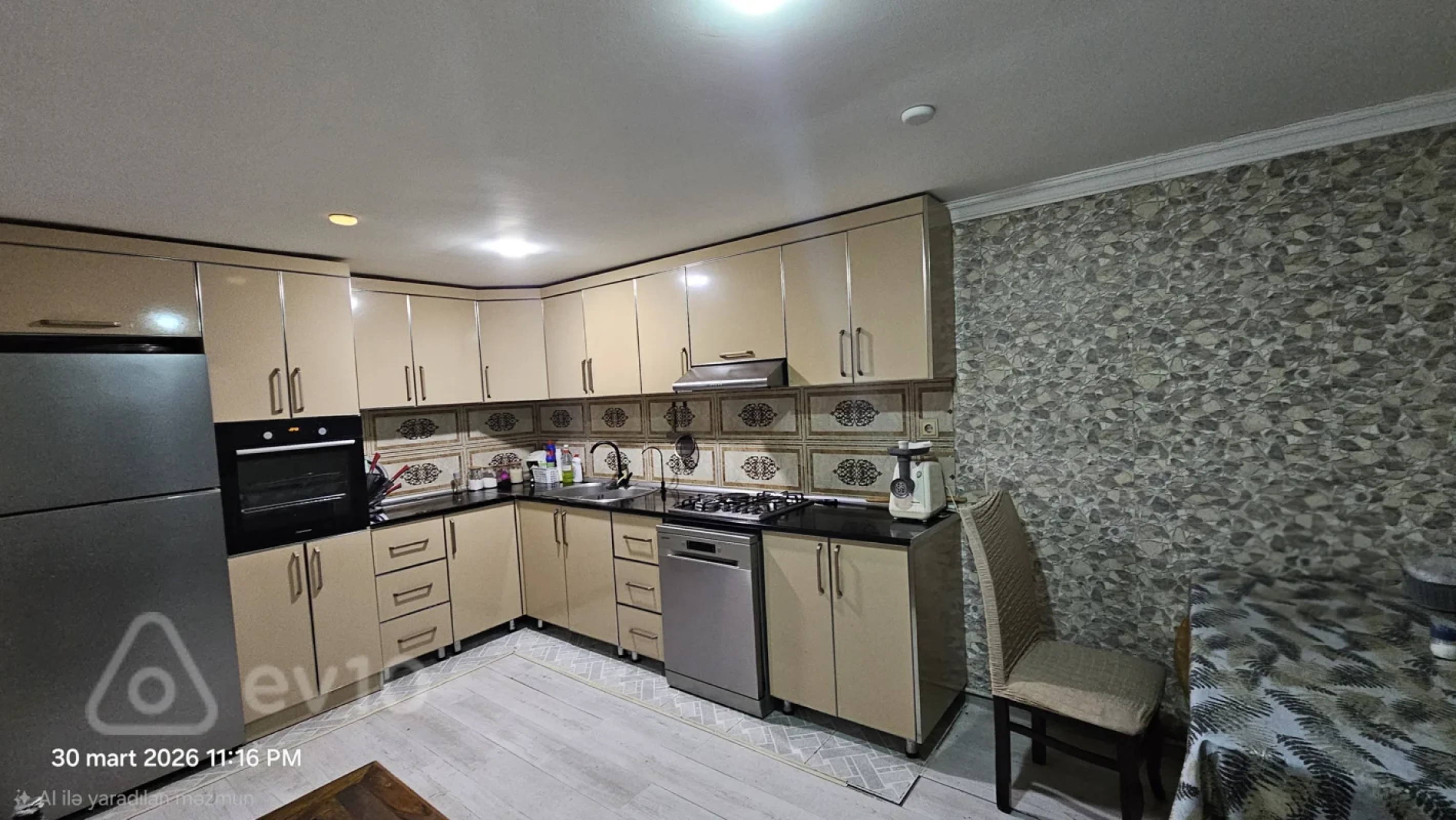 Satılır 7 otaqlı həyət evi 270 m²